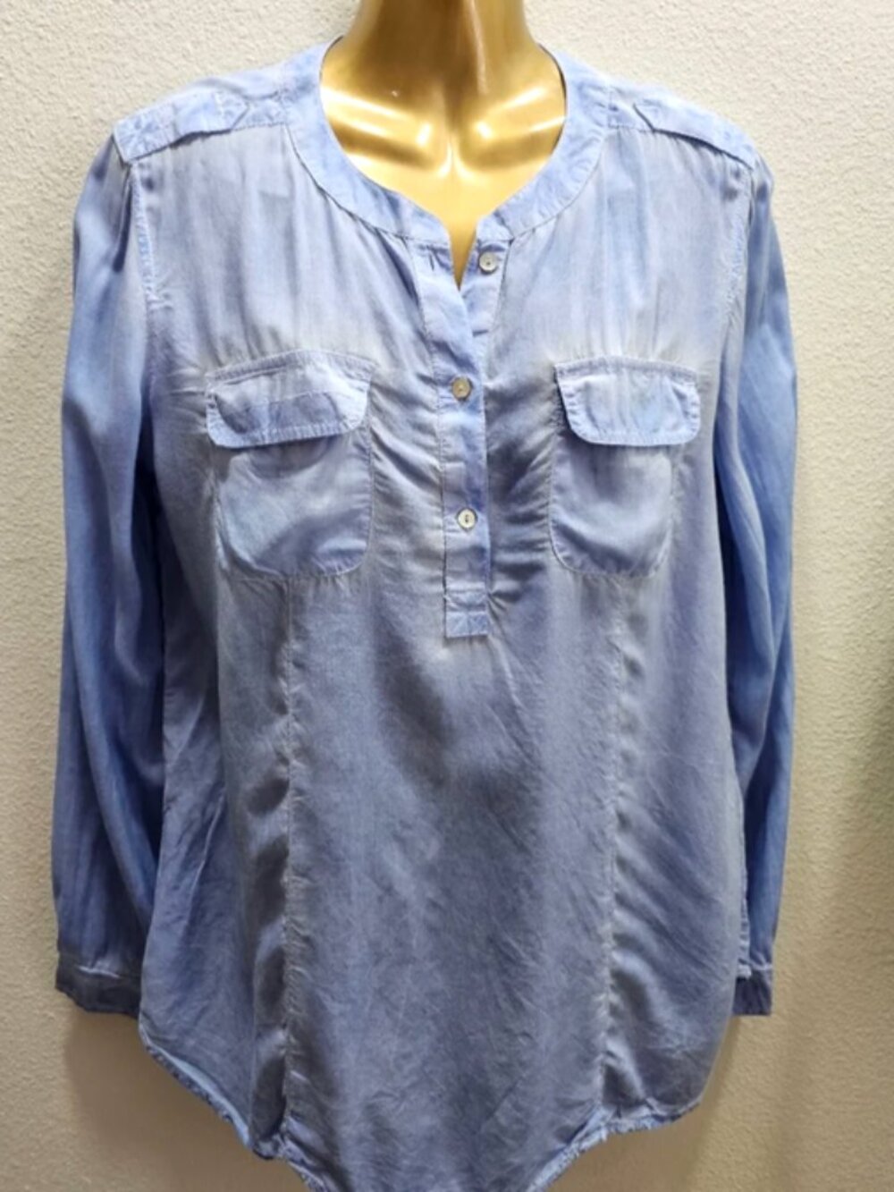 Chico's Blue 1/4 Button No Collar Top size 1
